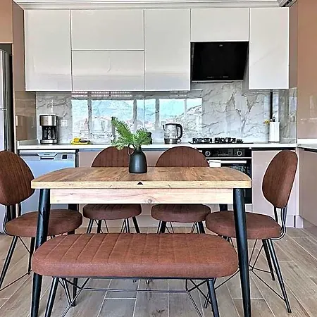 Cozy 2 Bedroom Near Izmit Lägenhet